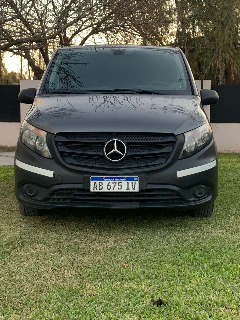 Utilitarios - Mercedes Benz VITO F. MIXTO 2017 Diesel 200000Km - En Venta