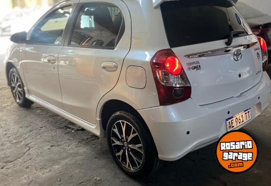 Autos - Toyota ETIOS XLS 2021 Nafta 18000Km - En Venta