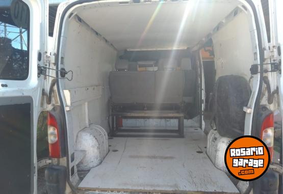 Utilitarios - Renault Master 2.5 2011 Diesel 250000Km - En Venta