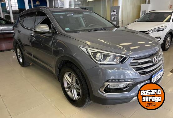 Camionetas - Hyundai SANTA FE 2.4 4X2 7 PASAJ 2017 Nafta 120000Km - En Venta