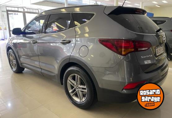 Camionetas - Hyundai SANTA FE 2.4 4X2 7 PASAJ 2017 Nafta 120000Km - En Venta