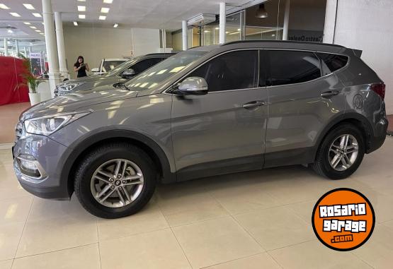 Camionetas - Hyundai SANTA FE 2.4 4X2 7 PASAJ 2017 Nafta 120000Km - En Venta