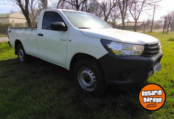 Camionetas - Toyota Hilux 4x4 cabina simple 2017 Diesel 180000Km - En Venta