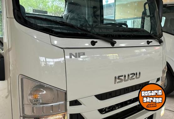 Camiones y Gras - ISUZU NPR75 CABINA SIMPLE LARGO 0Km my2024 DISPONIBLES! Financia Bco. Santander. Acrcate a ORIO HNOS, SAN GENARO, concesionario oficial DFM, JMC, ISUZU Camiones - En Venta