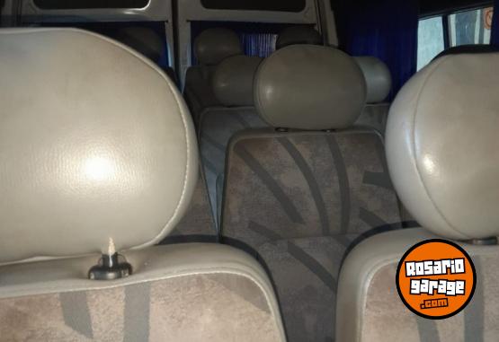 Utilitarios - Renault 2005 minibus 2005 Diesel 400000Km - En Venta