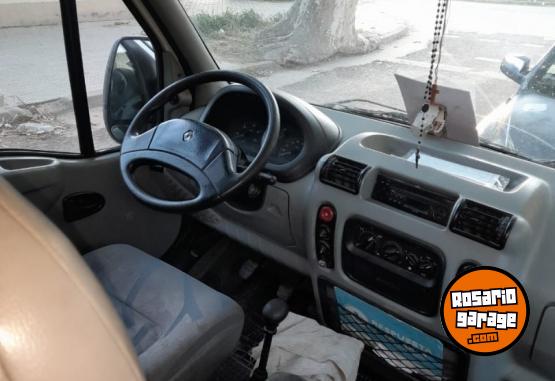 Utilitarios - Renault 2005 minibus 2005 Diesel 400000Km - En Venta