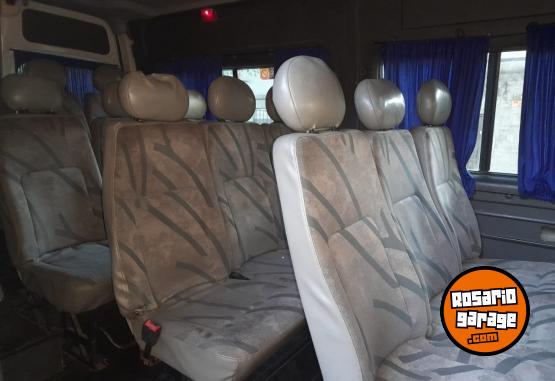 Utilitarios - Renault 2005 minibus 2005 Diesel 400000Km - En Venta