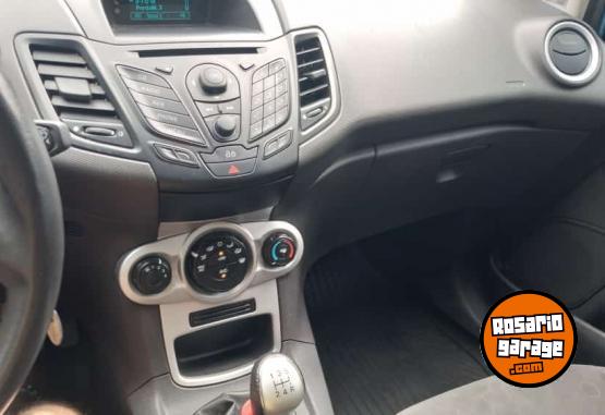Autos - Ford Fiesta Kinetic SE 2015 Nafta 79000Km - En Venta