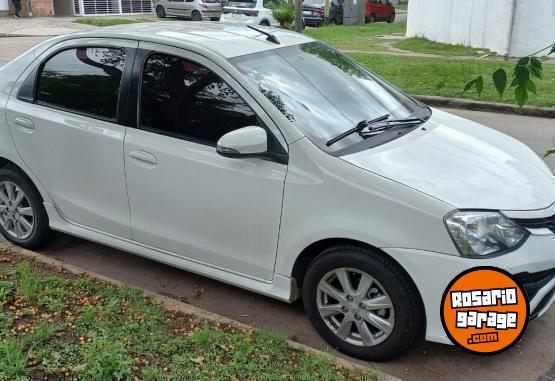 Autos - Toyota ETIOS SEDAN 2017 Nafta 110000Km - En Venta