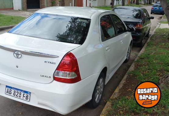 Autos - Toyota ETIOS SEDAN 2017 Nafta 110000Km - En Venta