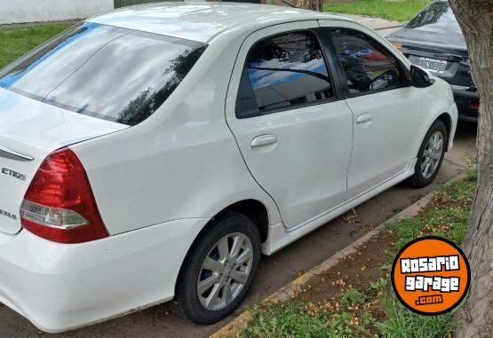 Autos - Toyota ETIOS SEDAN 2017 Nafta 110000Km - En Venta