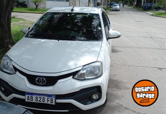 Autos - Toyota ETIOS SEDAN 2017 Nafta 110000Km - En Venta