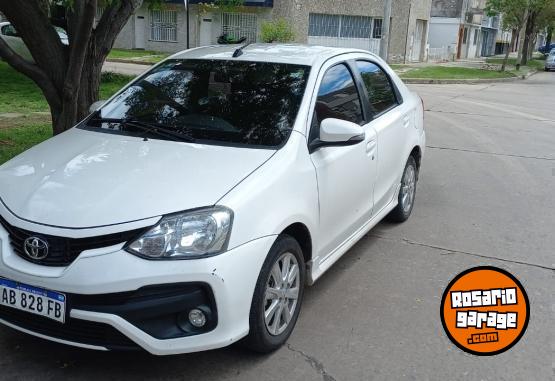 Autos - Toyota ETIOS SEDAN 2017 Nafta 110000Km - En Venta