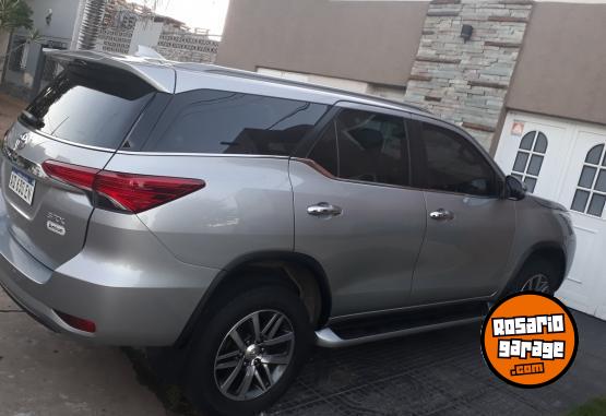 Camionetas - Toyota Hilux sw4 srx 2.8 7 asien 2019 Diesel 17800Km - En Venta