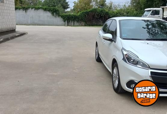 Autos - Peugeot 208 2018 Nafta 83000Km - En Venta