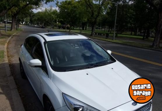 Autos - Ford FOCUS 5P 2.0L AT TITANIUM 2017 Nafta 94600Km - En Venta