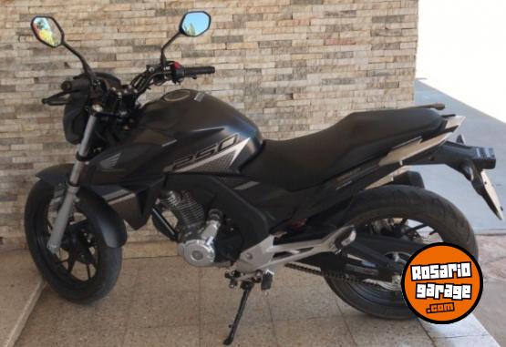 Motos - Honda Twister 250 2022 Nafta 7500Km - En Venta