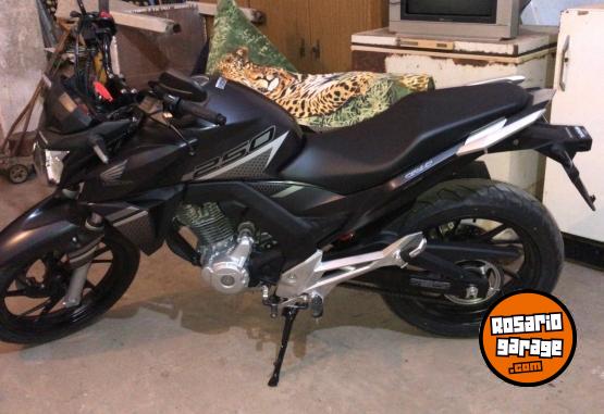 Motos - Honda Twister 250 2022 Nafta 7500Km - En Venta