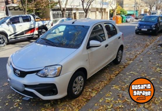 Autos - Toyota Etios 2023 Nafta 39000Km - En Venta