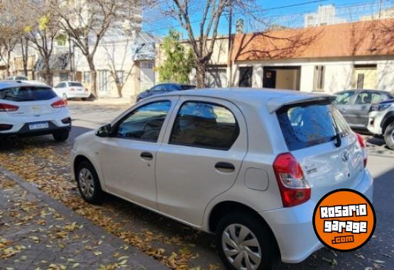 Autos - Toyota Etios 2023 Nafta 39000Km - En Venta