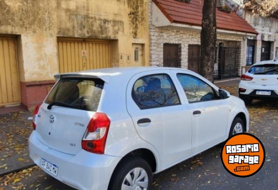 Autos - Toyota Etios 2023 Nafta 39000Km - En Venta