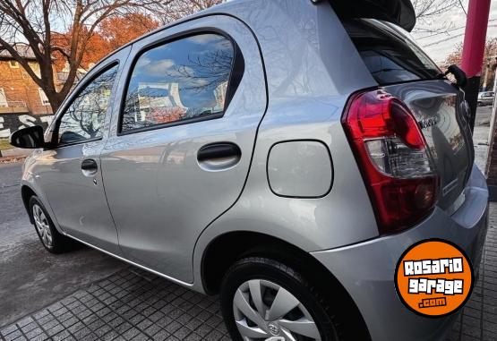 Autos - Toyota Etios X 2022 Nafta 40000Km - En Venta