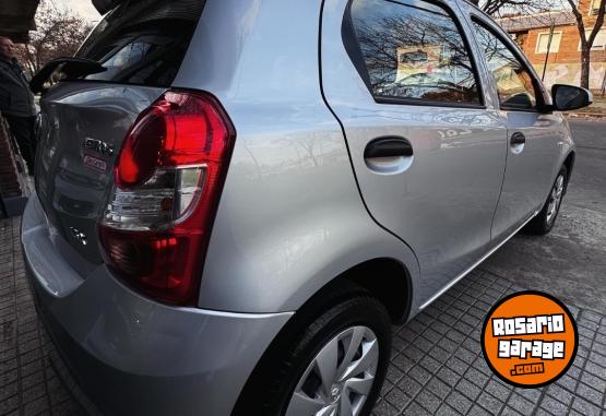 Autos - Toyota Etios X 2022 Nafta 40000Km - En Venta