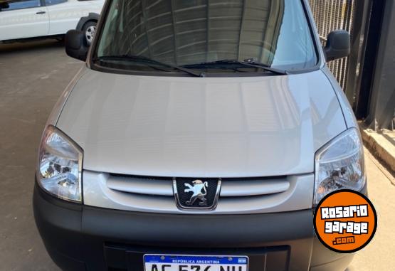 Utilitarios - Peugeot Partner 2022 Nafta 9000Km - En Venta