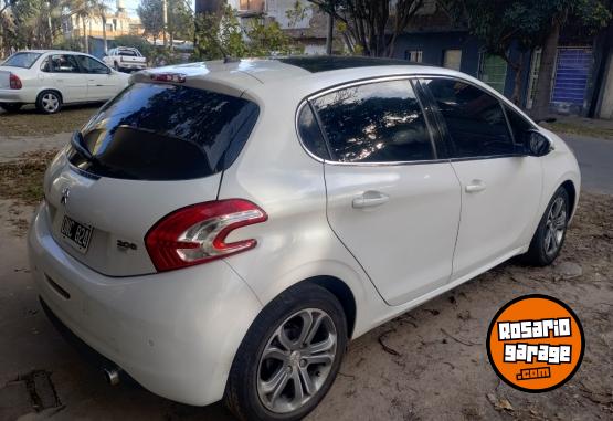 Autos - Peugeot 208 2015 Nafta 172000Km - En Venta