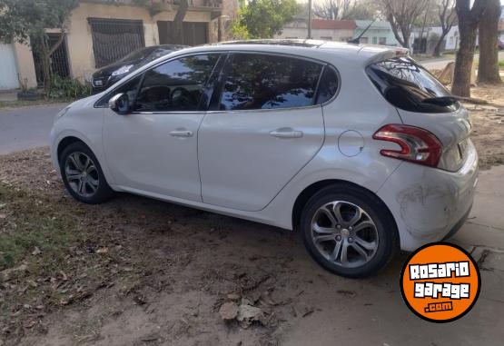 Autos - Peugeot 208 2015 Nafta 172000Km - En Venta