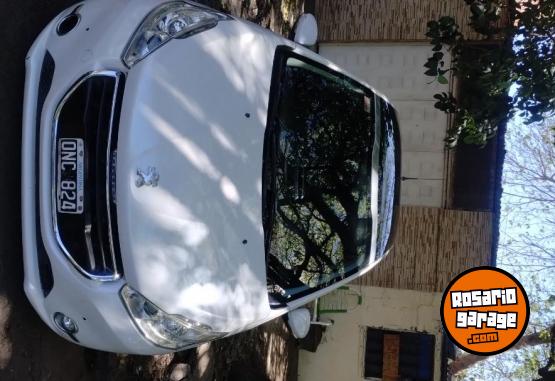 Autos - Peugeot 208 2015 Nafta 172000Km - En Venta