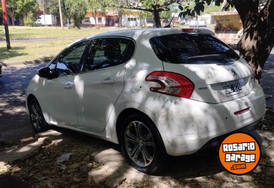 Autos - Peugeot 208 2015 Nafta 172000Km - En Venta