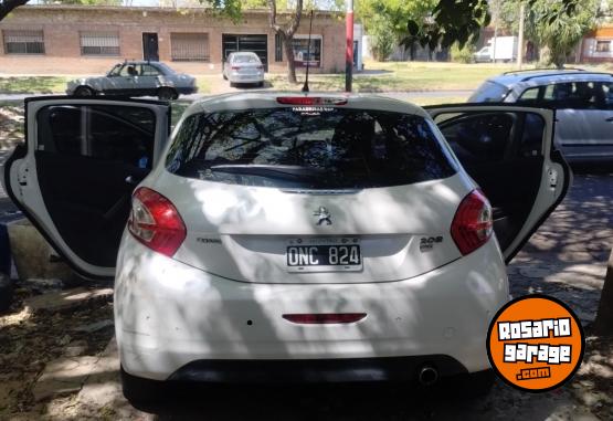 Autos - Peugeot 208 2015 Nafta 172000Km - En Venta