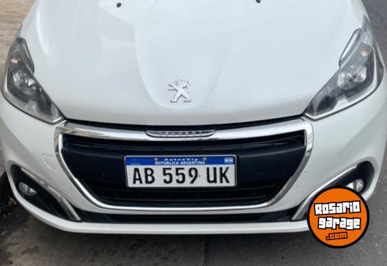 Autos - Peugeot 208 2017 Nafta 72250Km - En Venta