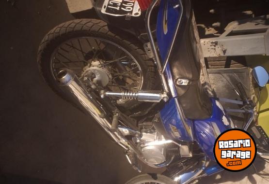 Motos - Suzuki AX 100 2014 Nafta 50000Km - En Venta