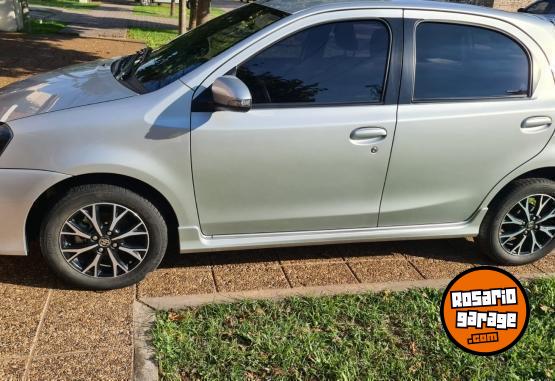 Autos - Toyota Etios xls 2021 Nafta 60000Km - En Venta