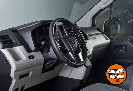 Utilitarios - Toyota HIACE 2023 Diesel  - En Venta