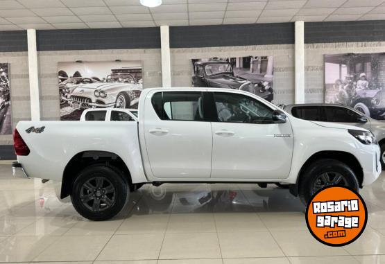 Camionetas - Toyota Hilux 4X4 SR 2024 Diesel  - En Venta