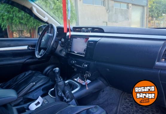 Camionetas - Toyota HILUX 4x2 D/C SRV 2.8 2020 Diesel 77000Km - En Venta