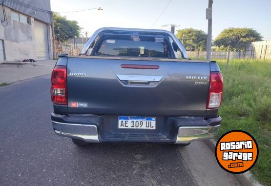 Camionetas - Toyota HILUX 4x2 D/C SRV 2.8 2020 Diesel 77000Km - En Venta