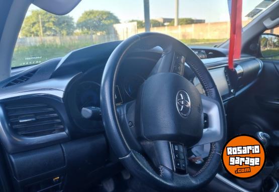 Camionetas - Toyota HILUX 4x2 D/C SRV 2.8 2020 Diesel 77000Km - En Venta