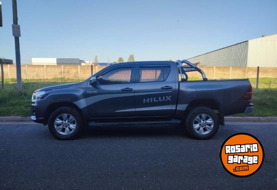 Camionetas - Toyota HILUX 4x2 D/C SRV 2.8 2020 Diesel 77000Km - En Venta