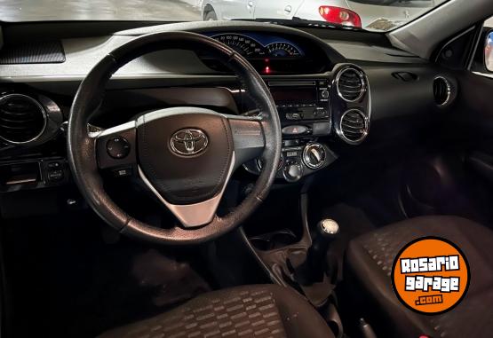 Autos - Toyota Etios XLS 5 Puertas 2015 Nafta 193000Km - En Venta