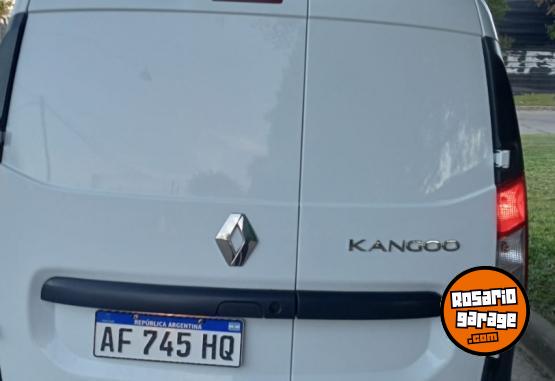 Utilitarios - Renault Kangoo 2023 Nafta 14000Km - En Venta