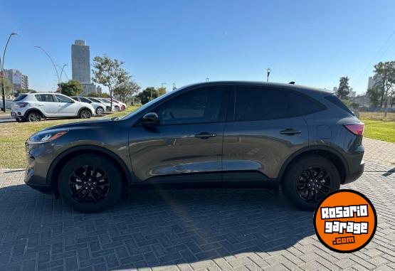 Camionetas - Ford Kuga SE Hbrida 2021 Nafta 52000Km - En Venta