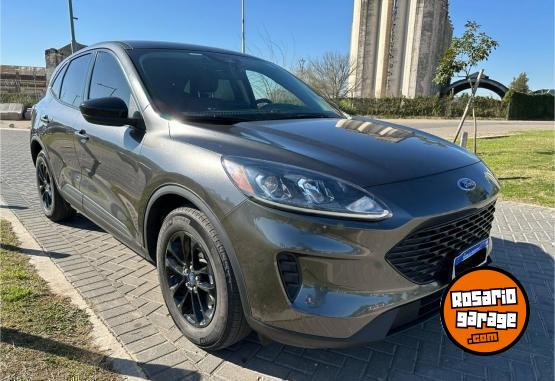 Camionetas - Ford Kuga SE Hbrida 2021 Nafta 52000Km - En Venta