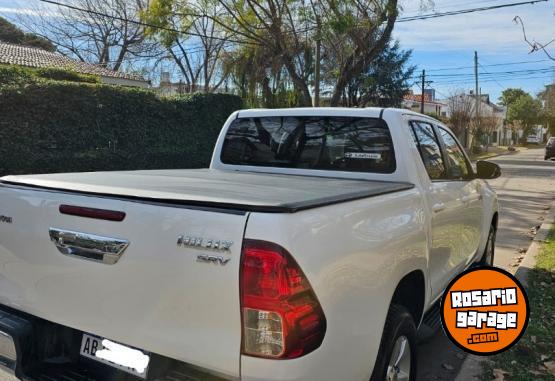 Camionetas - Toyota Hilux srv 2017 Diesel 94000Km - En Venta