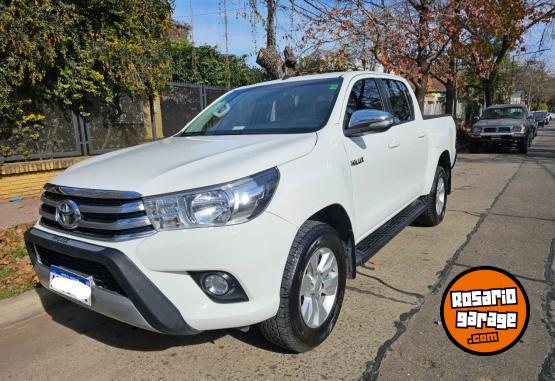 Camionetas - Toyota Hilux srv 2017 Diesel 94000Km - En Venta