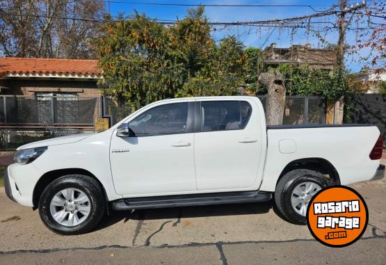 Camionetas - Toyota Hilux srv 2017 Diesel 94000Km - En Venta