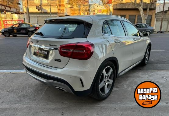 Autos - Mercedes Benz GLA 250 2017 Nafta 61100Km - En Venta